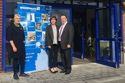 Peter Hellmich und Jana Hellmich mit Herrn Wiedemann